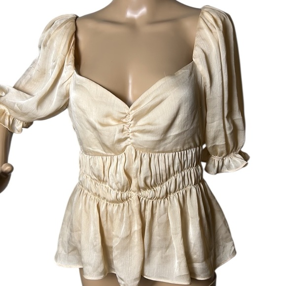 ASTR The Label balloon sleeve smocked top, ruffles,peplum, gold,feminine,sexy - Picture 6 of 11